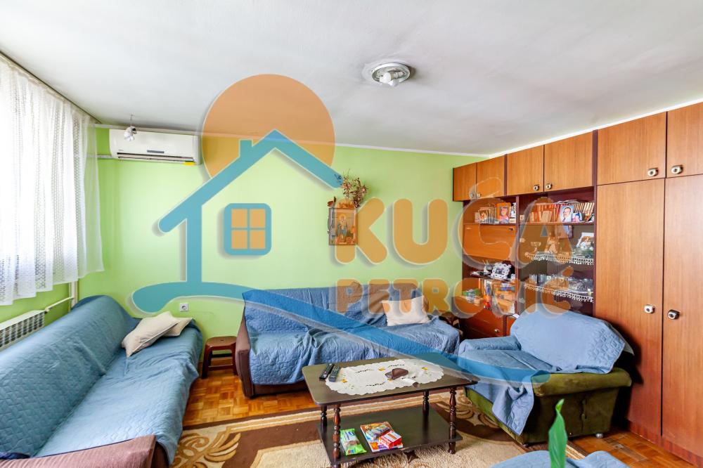 Slika 1 - Stan u zgradi, uknjižen, etažno grejanje, oglas ID p-014402