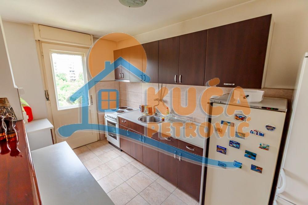 Slika 6 - Stan u zgradi, uknjižen, centralno grejanje, oglas ID p-014453