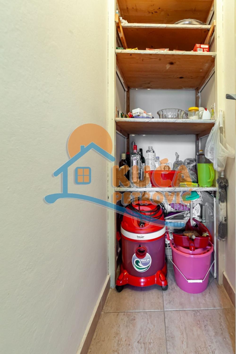 Slika 7 - Stan u zgradi, uknjižen, centralno grejanje, oglas ID p-014453