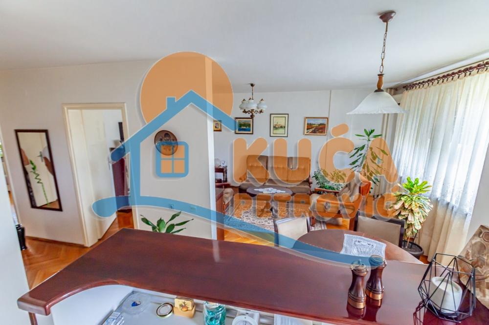 Slika 8 - Stan u zgradi, uknjižen, centralno grejanje, oglas ID p-014453