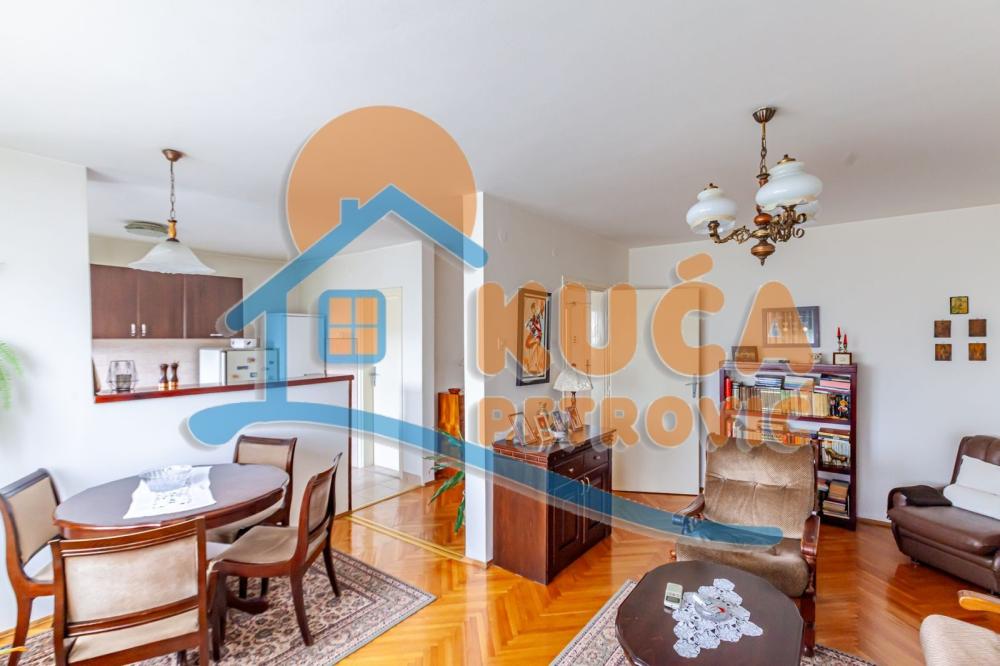 Slika 3 - Stan u zgradi, uknjižen, centralno grejanje, oglas ID p-014453