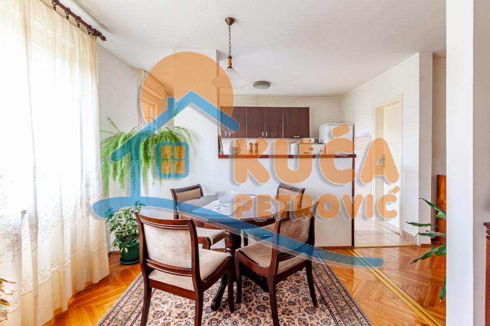 Slika 5 - Stan u zgradi, uknjižen, centralno grejanje, oglas ID p-014453