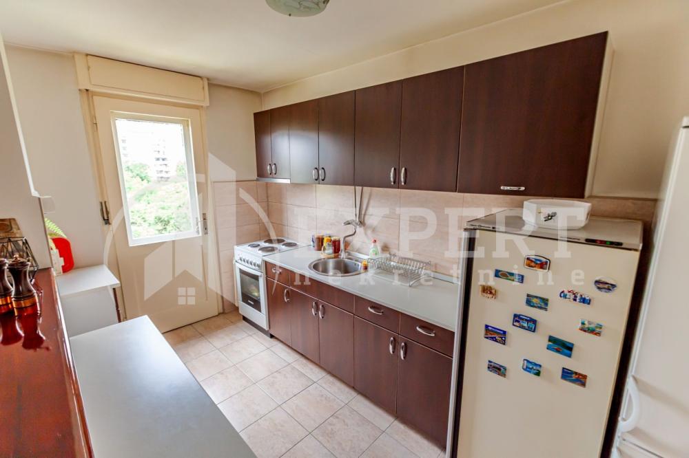 Slika 6 - Stan u zgradi, uknjižen, centralno grejanje, oglas ID p-014453