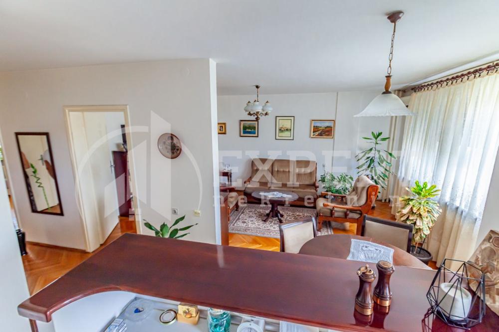 Slika 8 - Stan u zgradi, uknjižen, centralno grejanje, oglas ID p-014453