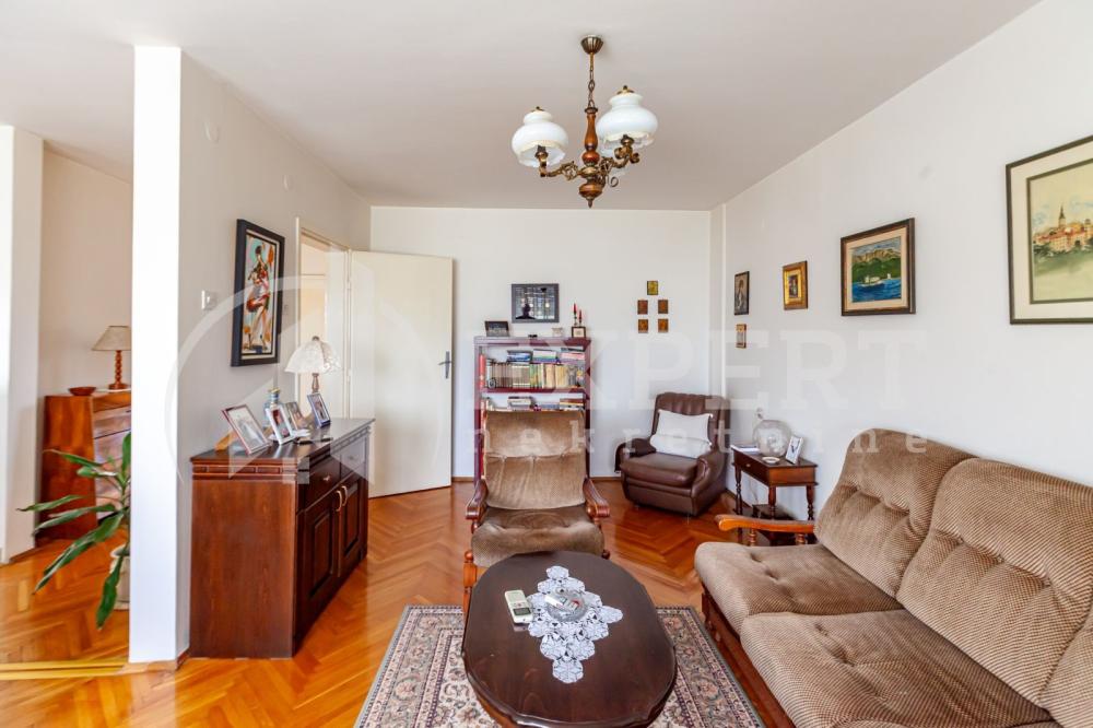 Slika 1 - Stan u zgradi, uknjižen, centralno grejanje, oglas ID p-014453