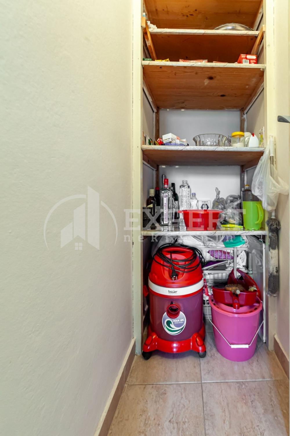 Slika 7 - Stan u zgradi, uknjižen, centralno grejanje, oglas ID p-014453