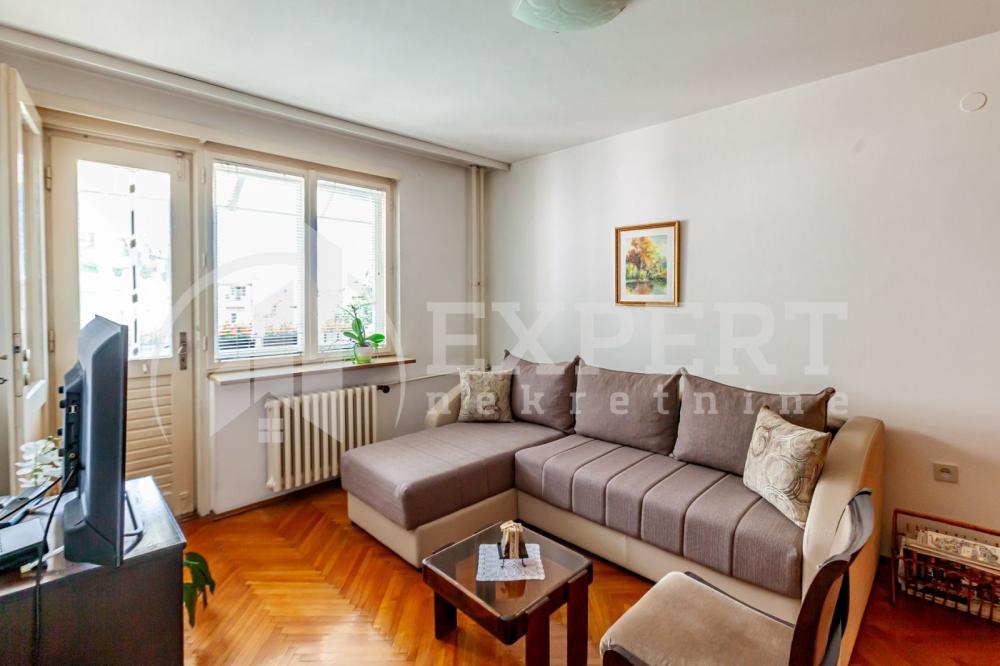 Slika 10 - Stan u zgradi, uknjižen, centralno grejanje, oglas ID p-014453