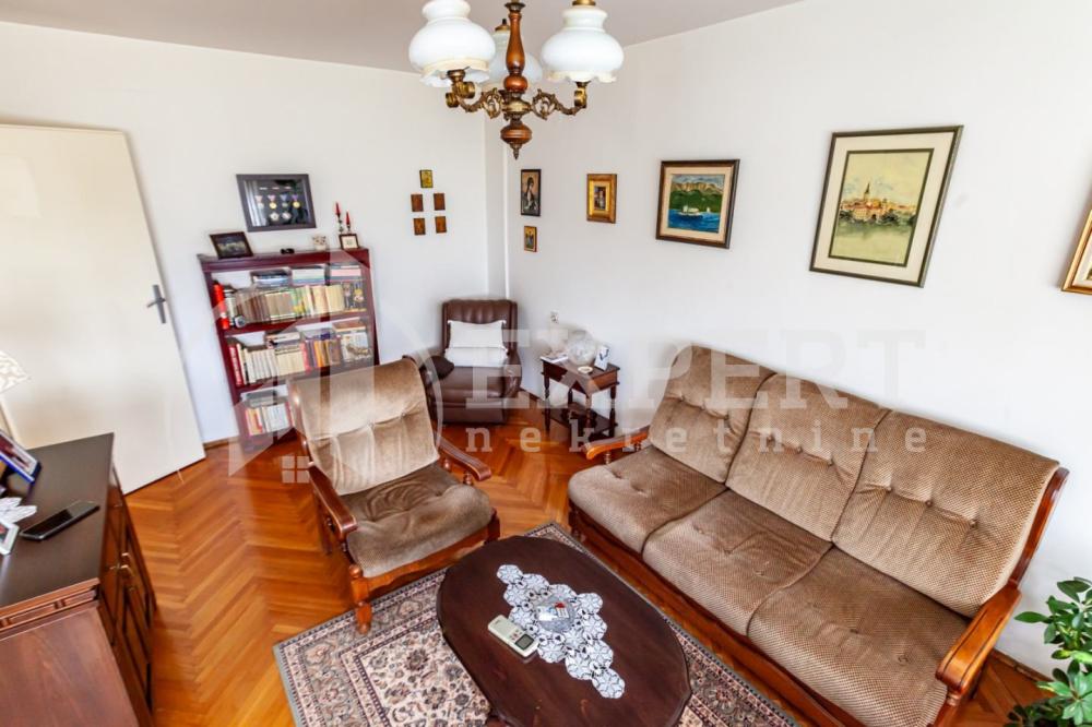 Slika 2 - Stan u zgradi, uknjižen, centralno grejanje, oglas ID p-014453