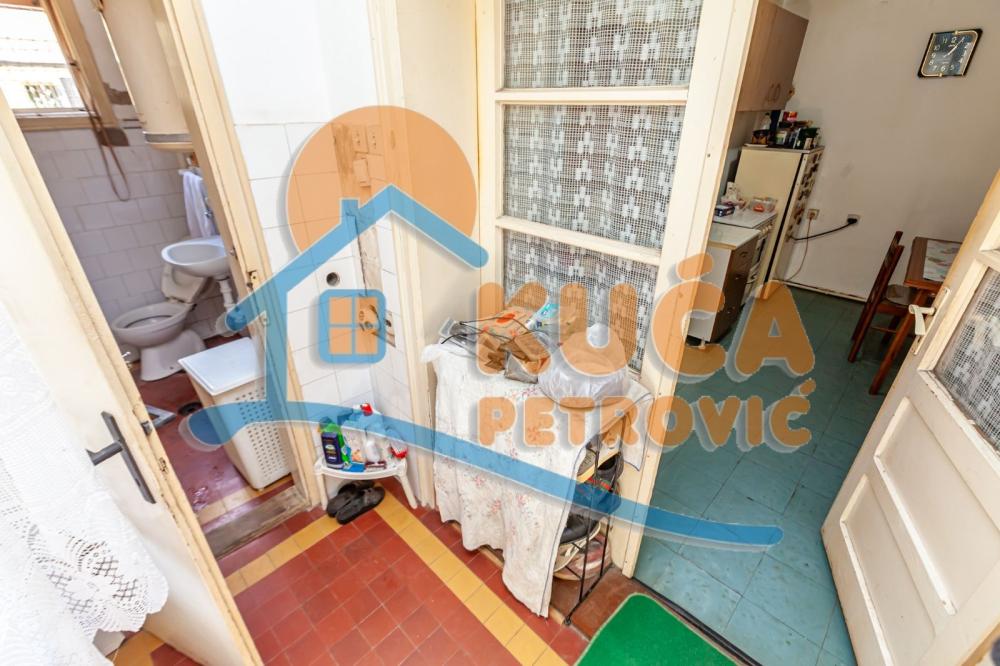 Slika 3 - Stan u zgradi, uknjižen, etažno grejanje, oglas ID p-014473