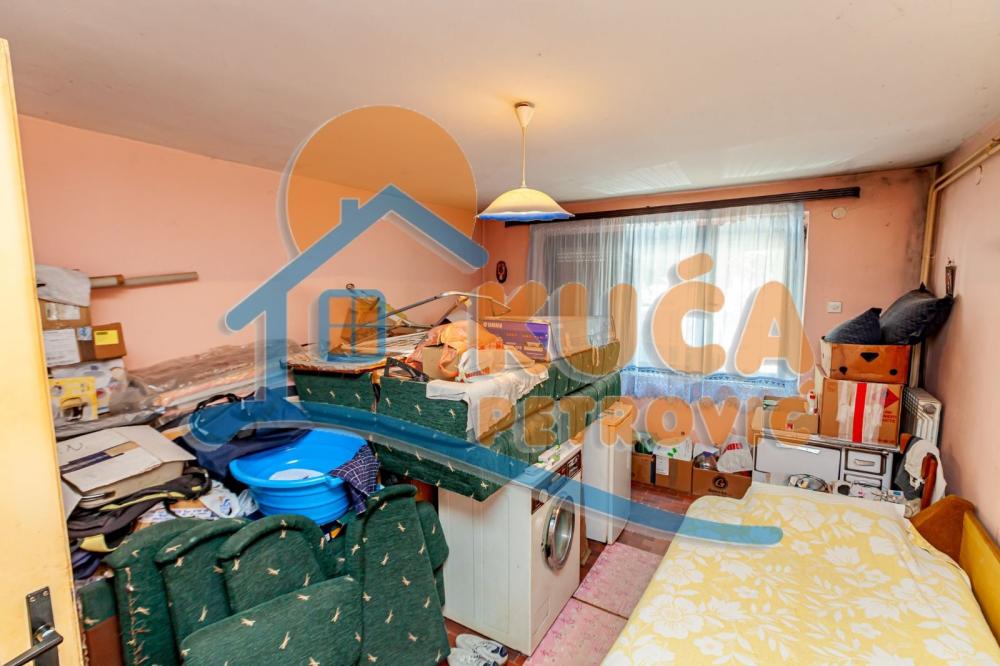 Slika 2 - Stan u zgradi, uknjižen, etažno grejanje, oglas ID p-014473