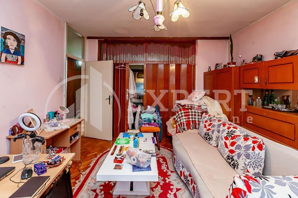 Glavna slika -Stan u zgradi, uknjižen, centralno grejanje, oglas ID p-013679