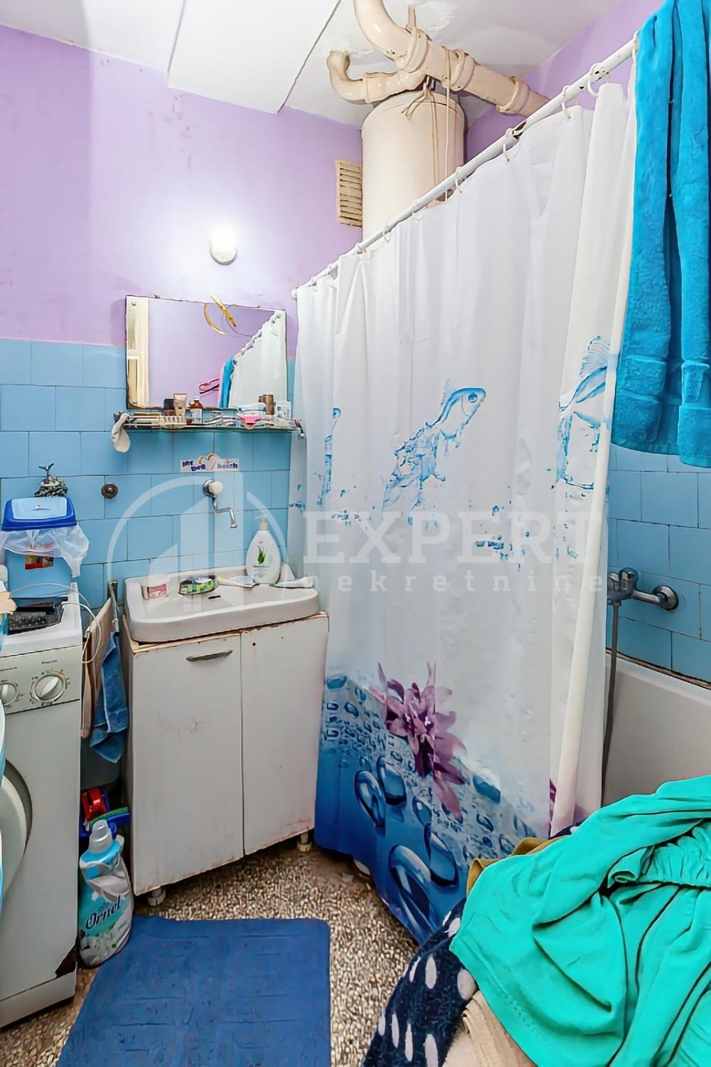 Slika 11 - Stan u zgradi, uknjižen, centralno grejanje, oglas ID p-013679