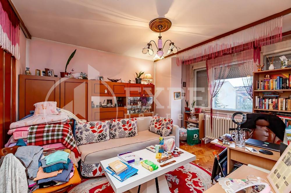 Slika 1 - Stan u zgradi, uknjižen, centralno grejanje, oglas ID p-013679