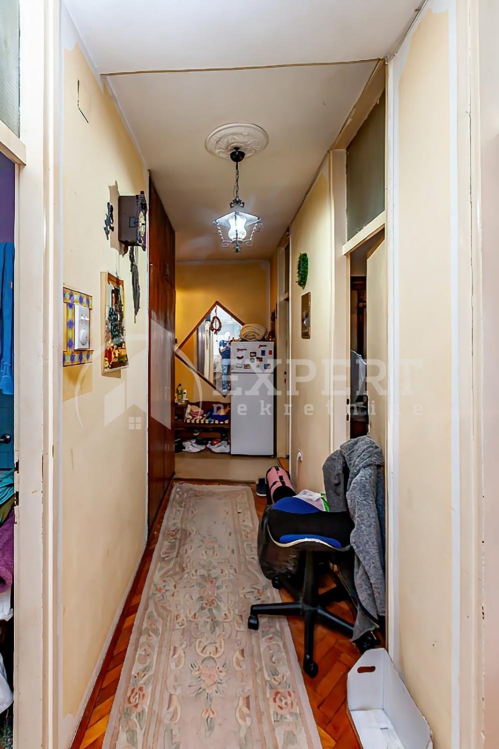 Slika 8 - Stan u zgradi, uknjižen, centralno grejanje, oglas ID p-013679