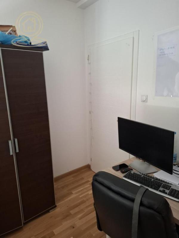 Slika 4 - Na prodaju – Dvoiposoban stan sa kancelarijom, dvorištem i parkingom | 123.456 €