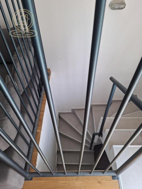 Slika 8 - Na prodaju – Dvoiposoban stan sa kancelarijom, dvorištem i parkingom | 123.456 €