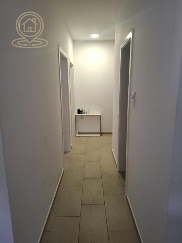 Slika 5 - Na prodaju – Dvoiposoban stan sa kancelarijom, dvorištem i parkingom | 123.456 €