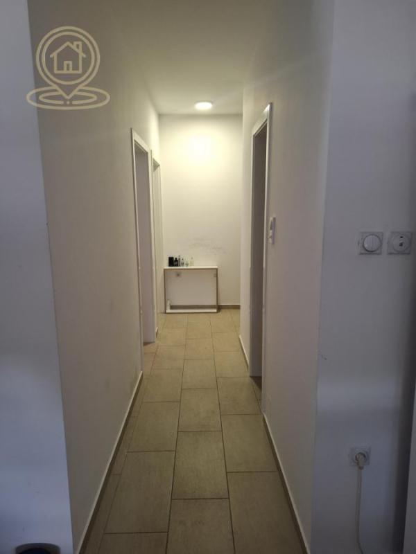 Slika 6 - Na prodaju – Dvoiposoban stan sa kancelarijom, dvorištem i parkingom | 123.456 €