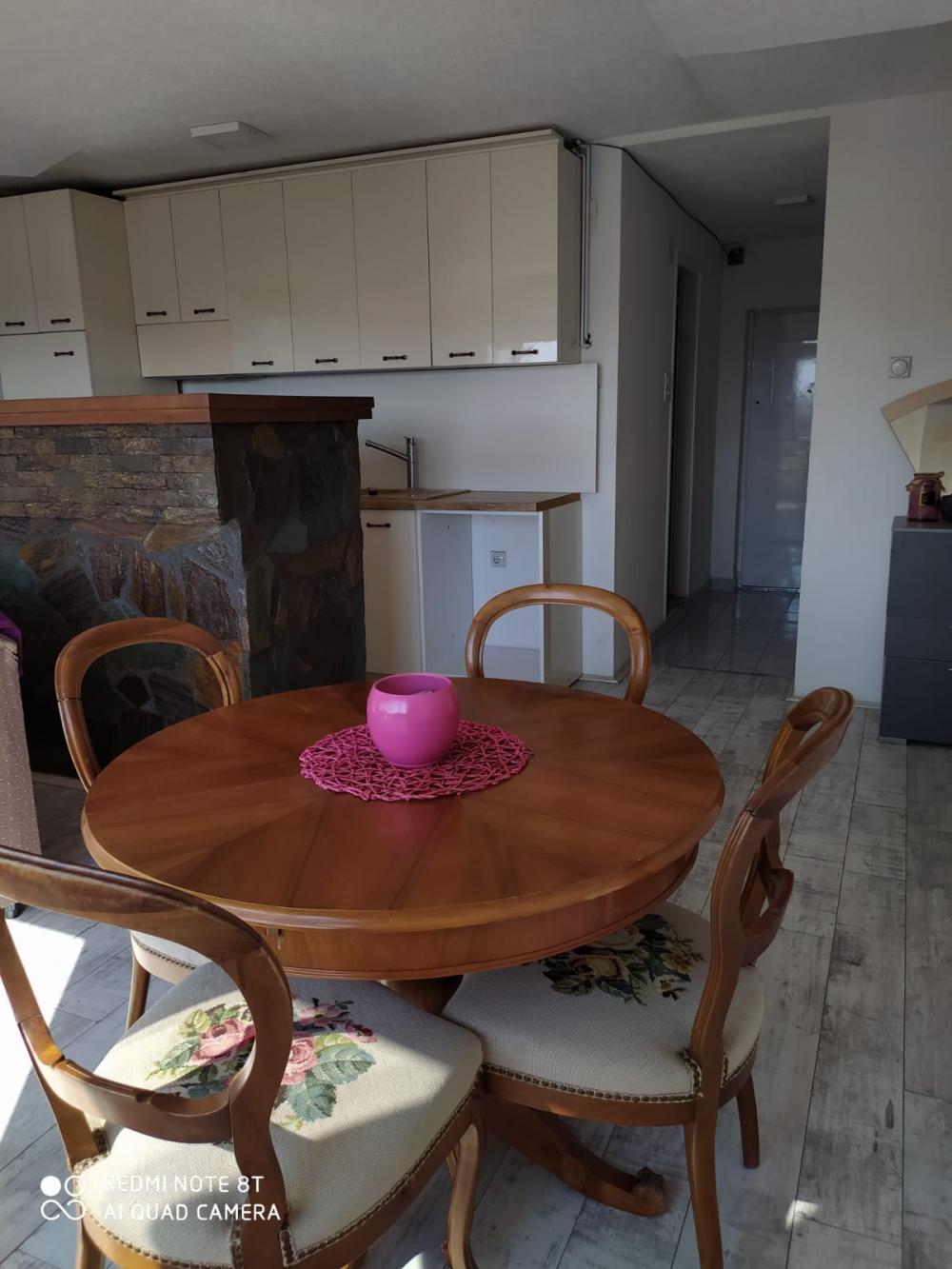 Slika 1 - Izdajen namešten stan u centru Nisa