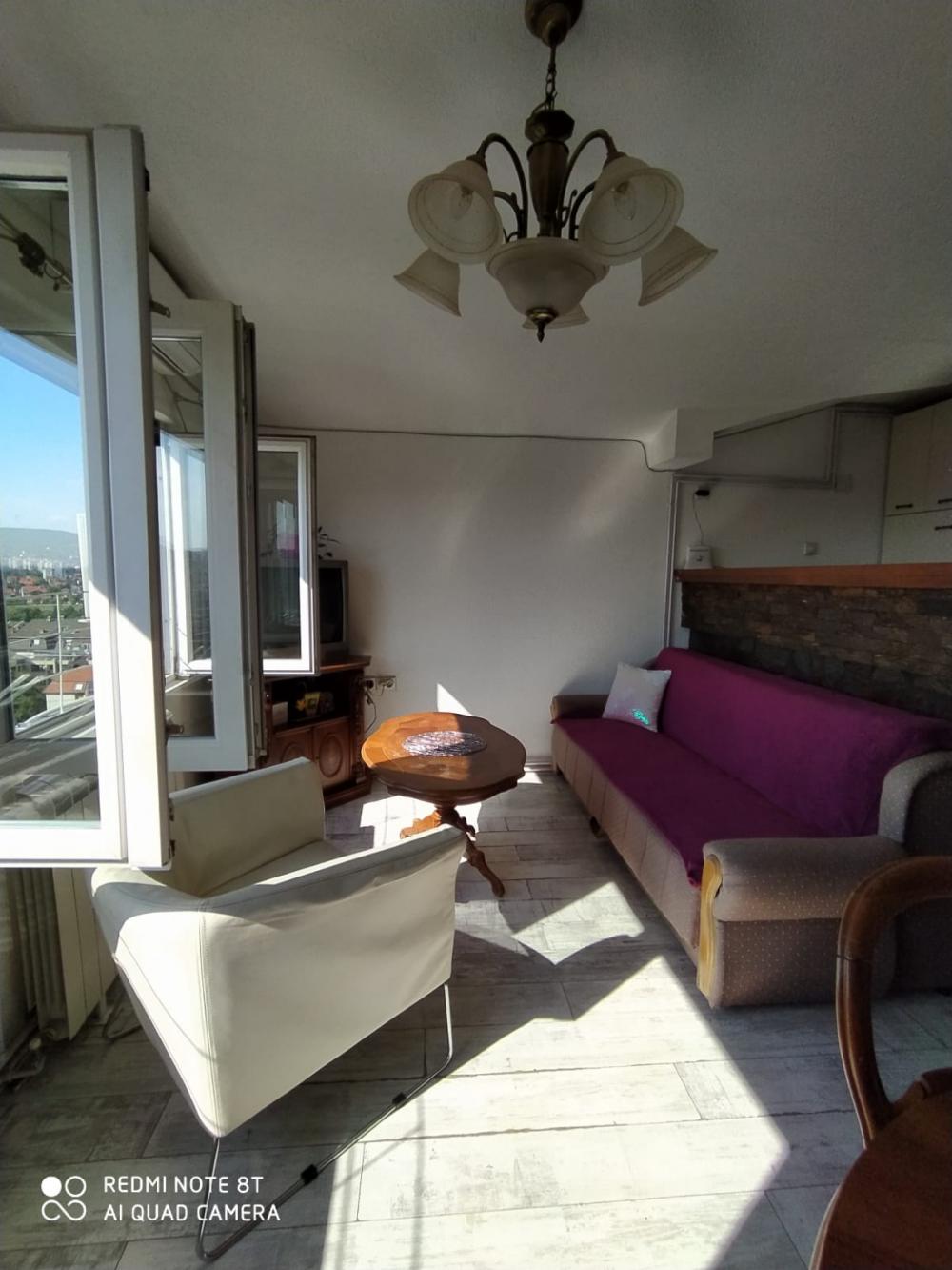 Slika 2 - Izdajen namešten stan u centru Nisa