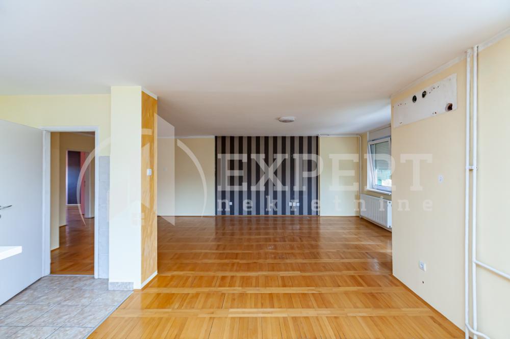 Slika 3 - Stan u zgradi, uknjižen, grejanje na struju, oglas ID p-014627