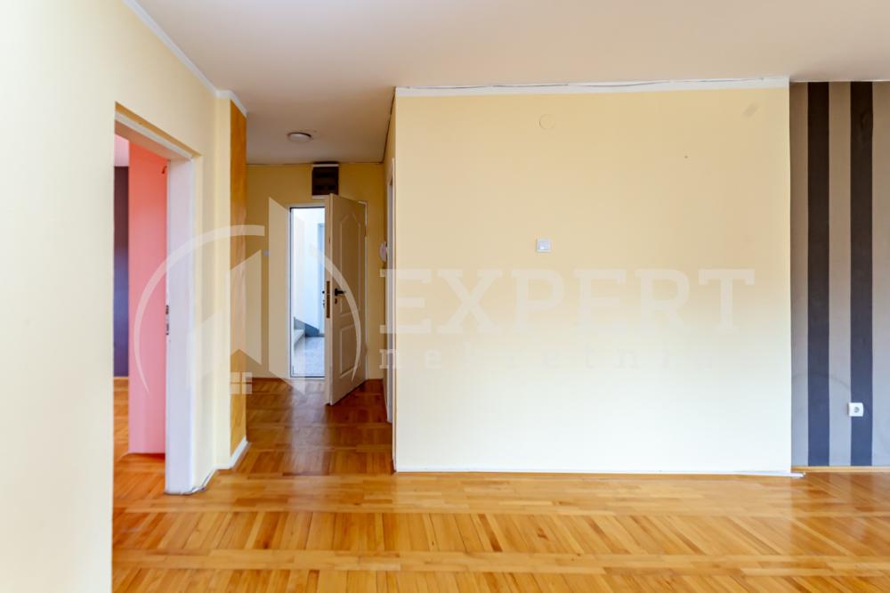 Slika 9 - Stan u zgradi, uknjižen, grejanje na struju, oglas ID p-014627