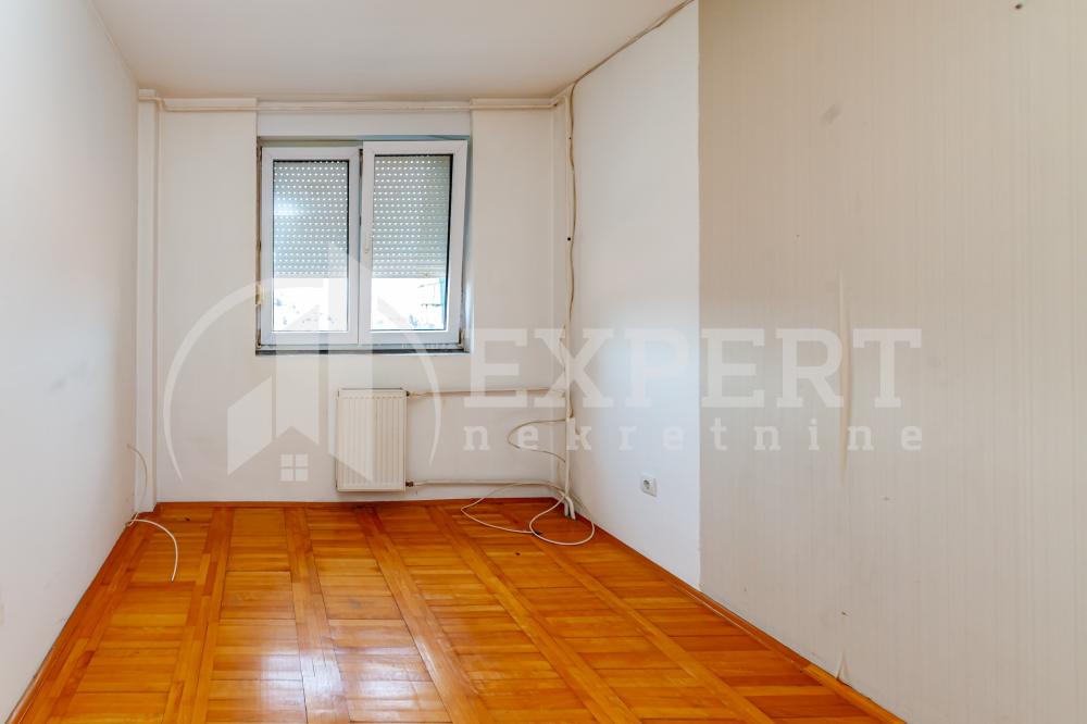 Slika 10 - Stan u zgradi, uknjižen, grejanje na struju, oglas ID p-014627