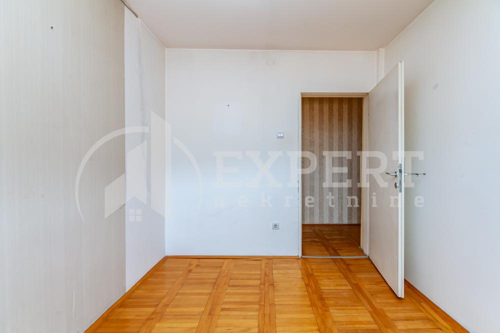 Slika 11 - Stan u zgradi, uknjižen, grejanje na struju, oglas ID p-014627