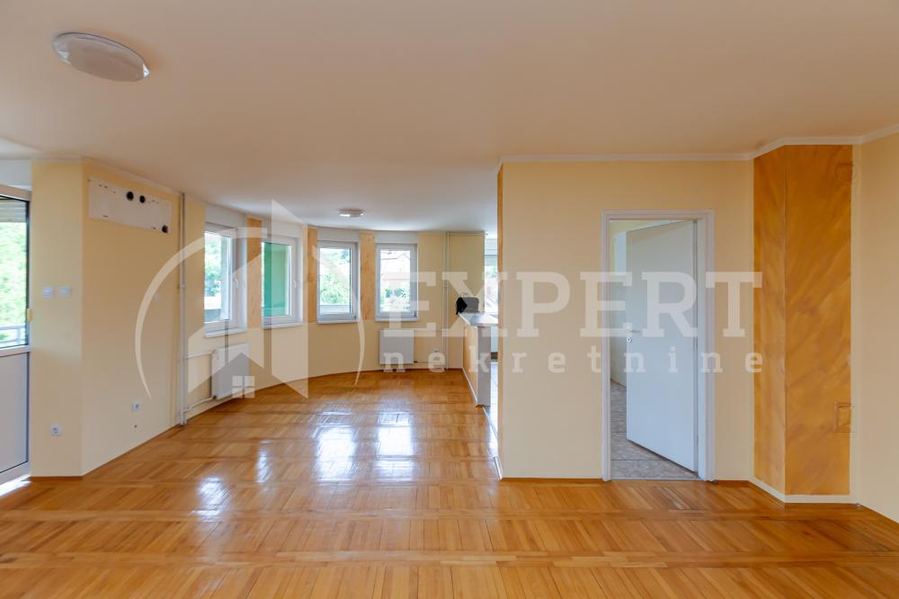 Slika 2 - Stan u zgradi, uknjižen, grejanje na struju, oglas ID p-014627