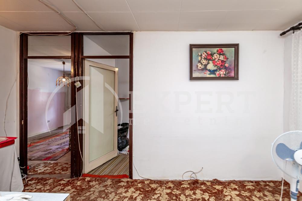 Slika 4 - Stan u zgradi, uknjižen, grejanje na struju, oglas ID p-014623