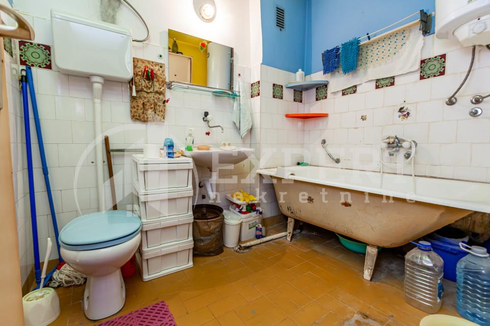 Slika 11 - Stan u zgradi, uknjižen, grejanje na struju, oglas ID p-014623