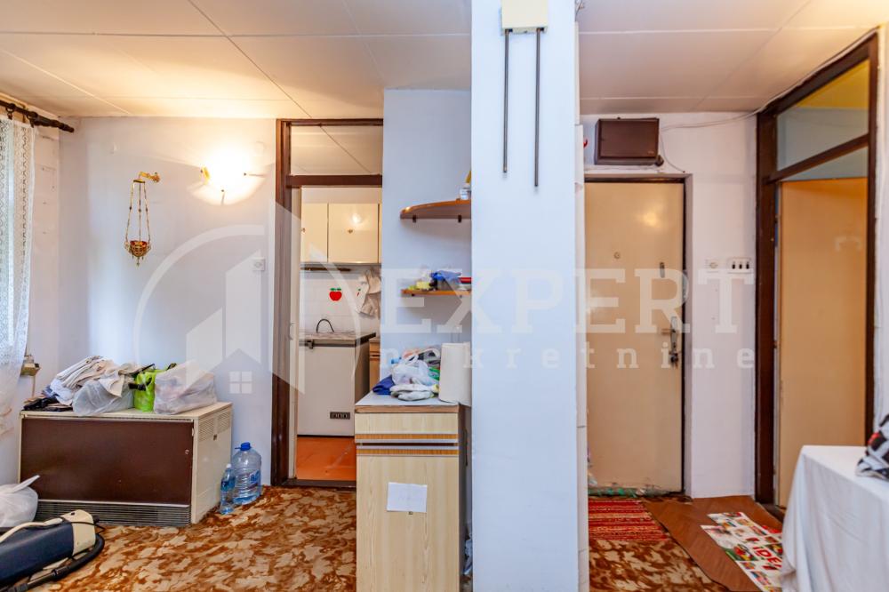 Slika 3 - Stan u zgradi, uknjižen, grejanje na struju, oglas ID p-014623