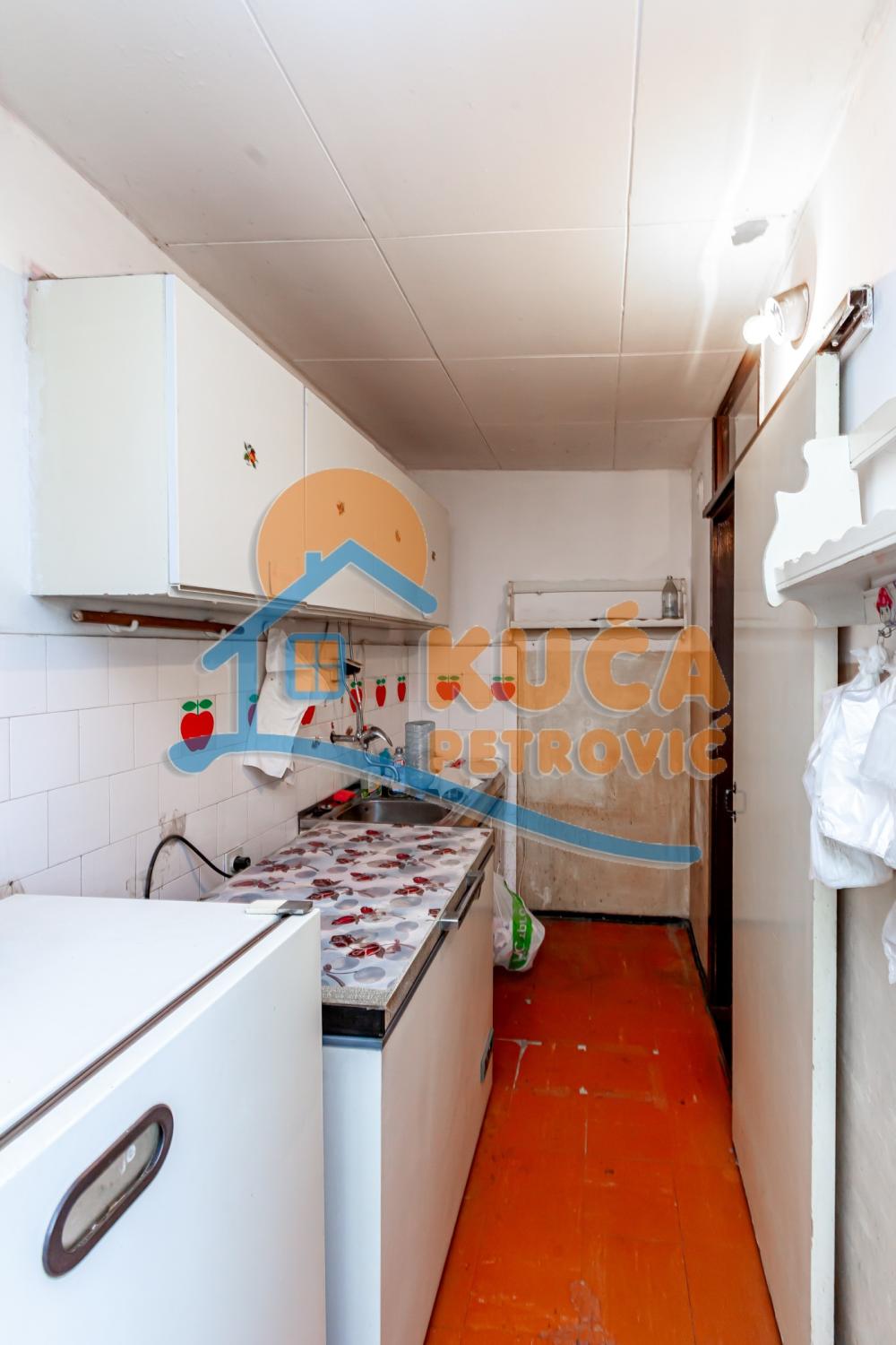 Slika 6 - Stan u zgradi, uknjižen, grejanje na struju, oglas ID p-014623