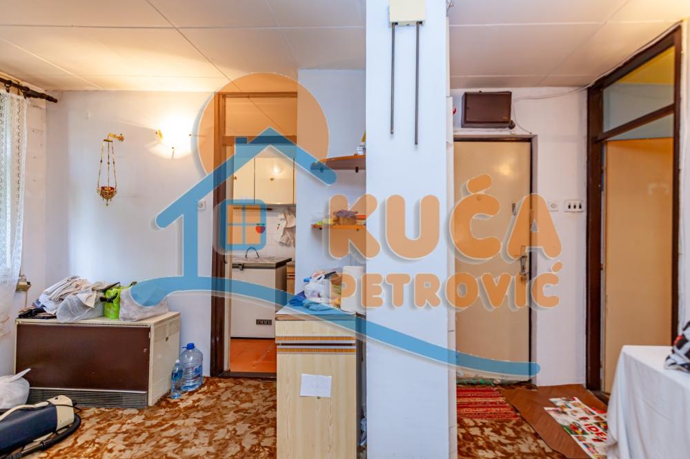 Slika 3 - Stan u zgradi, uknjižen, grejanje na struju, oglas ID p-014623