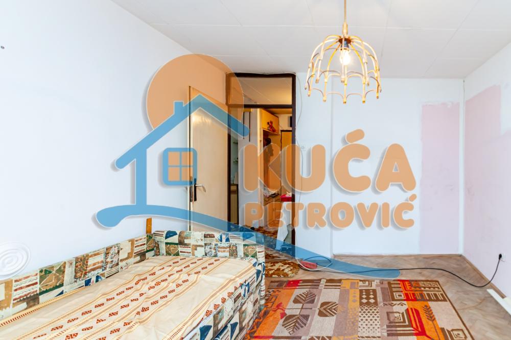 Slika 8 - Stan u zgradi, uknjižen, grejanje na struju, oglas ID p-014623