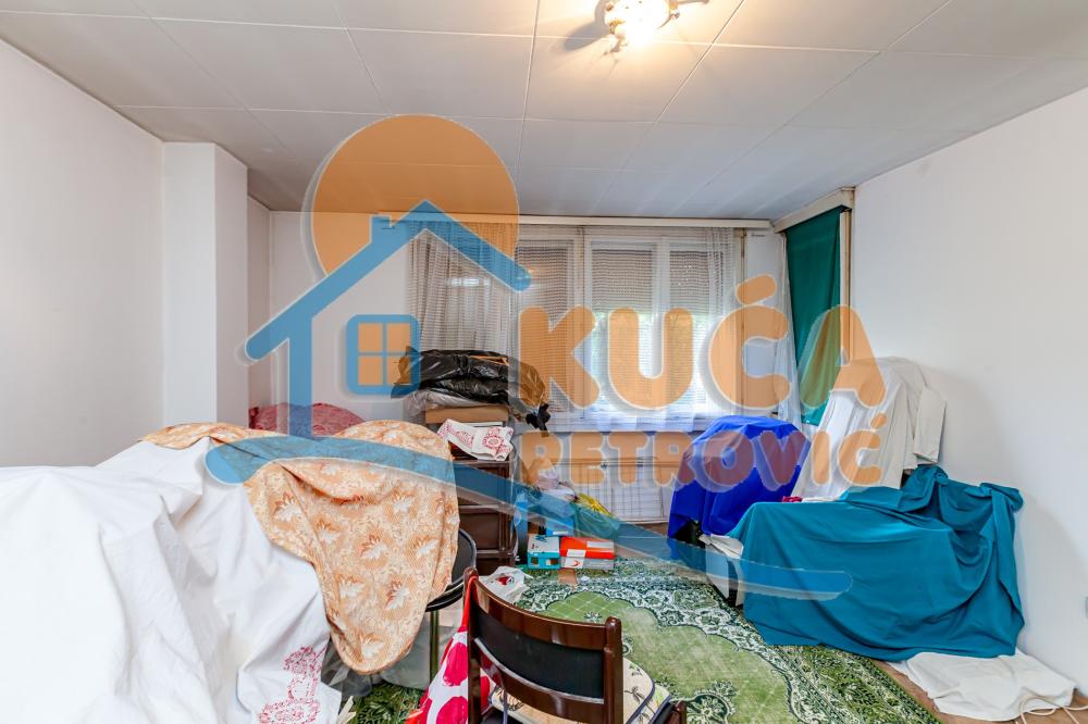 Slika 9 - Stan u zgradi, uknjižen, grejanje na struju, oglas ID p-014623