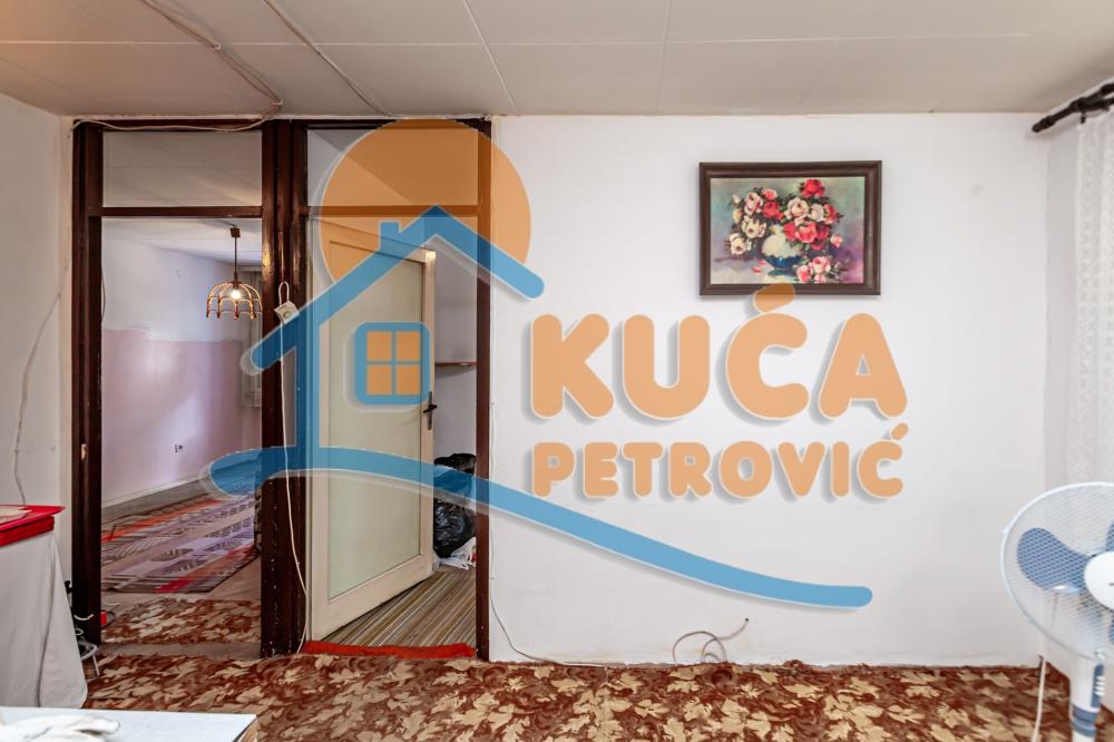 Slika 4 - Stan u zgradi, uknjižen, grejanje na struju, oglas ID p-014623