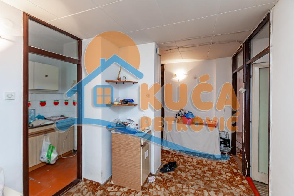 Slika 2 - Stan u zgradi, uknjižen, grejanje na struju, oglas ID p-014623