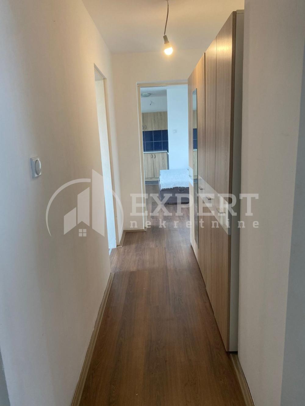 Slika 7 - Stan u zgradi, uknjižen, grejanje na struju, oglas ID p-014665