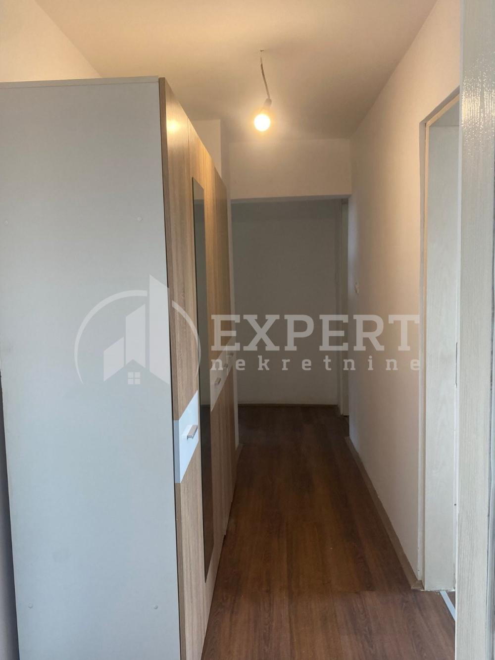 Slika 2 - Stan u zgradi, uknjižen, grejanje na struju, oglas ID p-014665