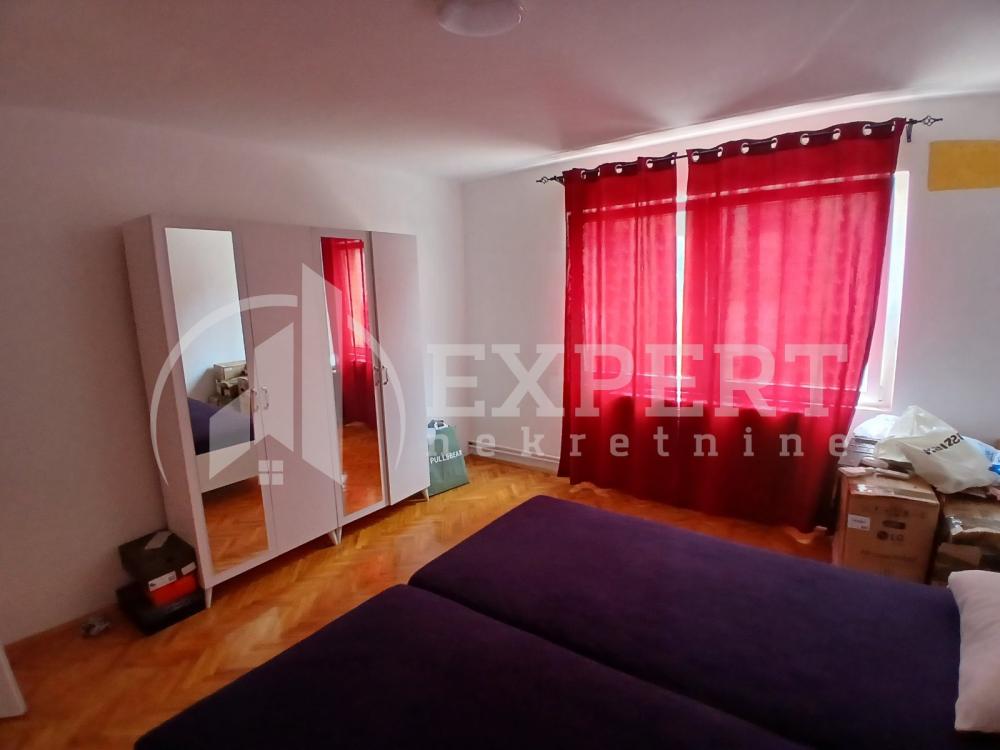 Slika 8 - Stan u zgradi, uknjižen, etažno grejanje, oglas ID p-014686