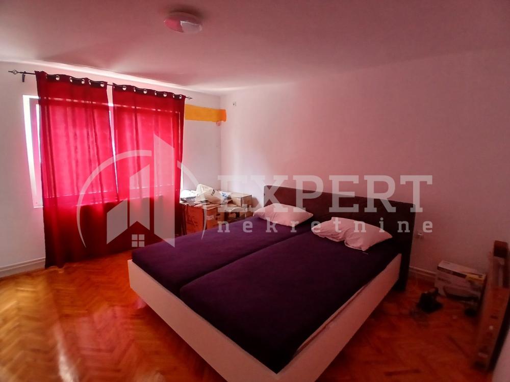 Slika 7 - Stan u zgradi, uknjižen, etažno grejanje, oglas ID p-014686