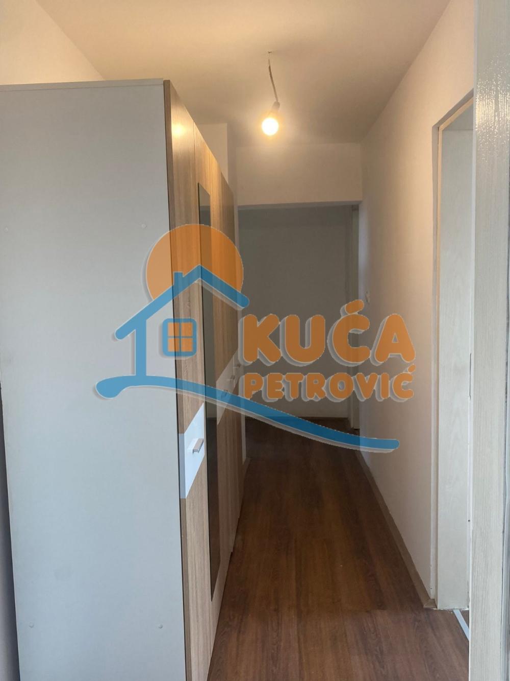 Slika 2 - Stan u zgradi, uknjižen, grejanje na struju, oglas ID p-014665