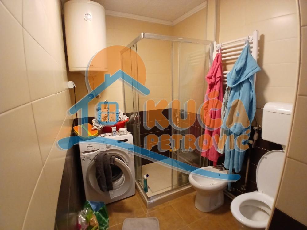 Slika 9 - Stan u zgradi, uknjižen, etažno grejanje, oglas ID p-014686