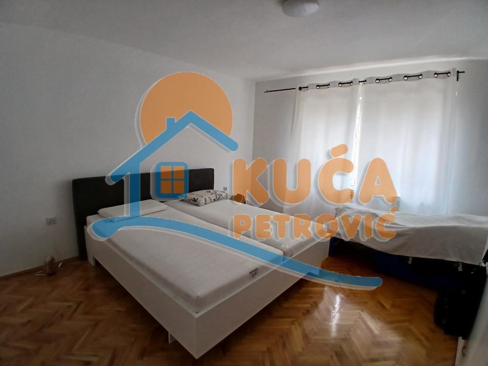 Slika 6 - Stan u zgradi, uknjižen, etažno grejanje, oglas ID p-014686