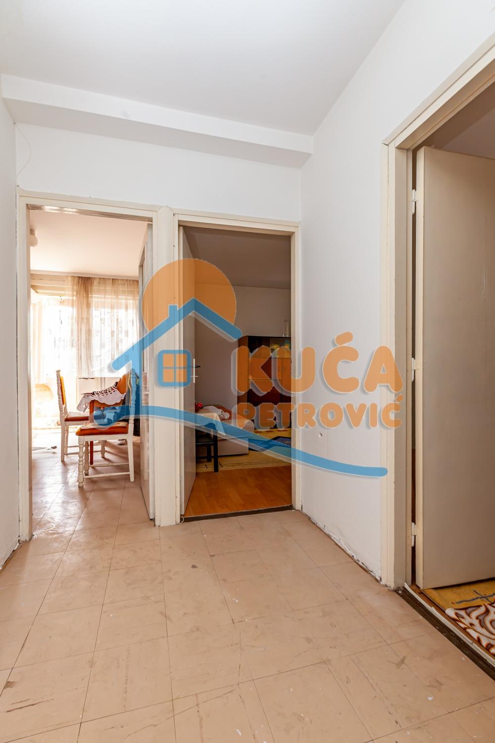 Slika 10 - Stan u zgradi, uknjižen, grejanje na struju, oglas ID p-014759