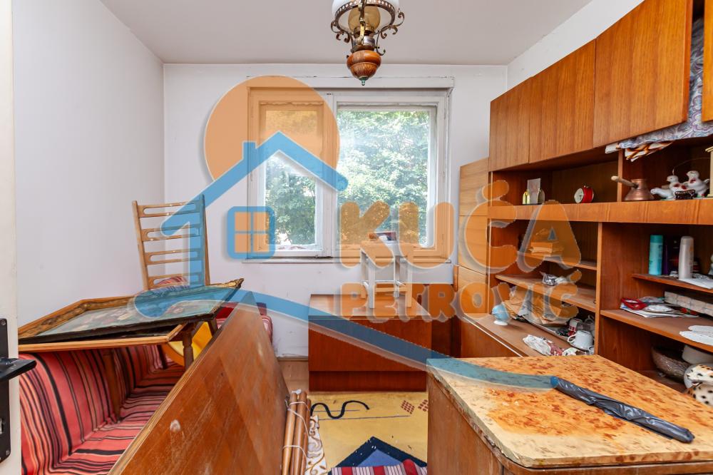 Slika 2 - Stan u zgradi, uknjižen, grejanje na struju, oglas ID p-014759