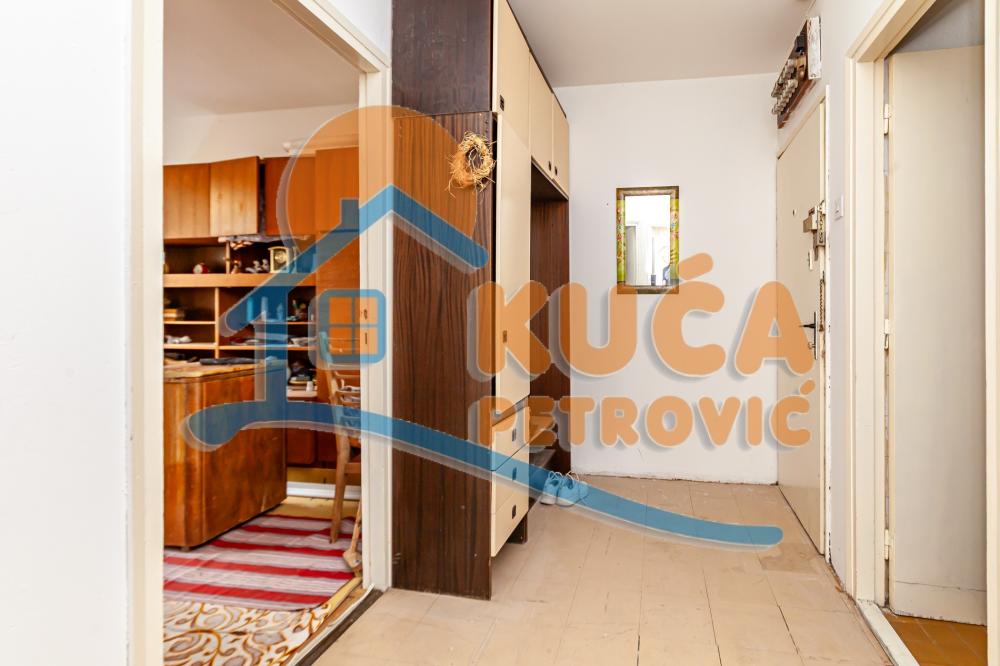 Slika 9 - Stan u zgradi, uknjižen, grejanje na struju, oglas ID p-014759