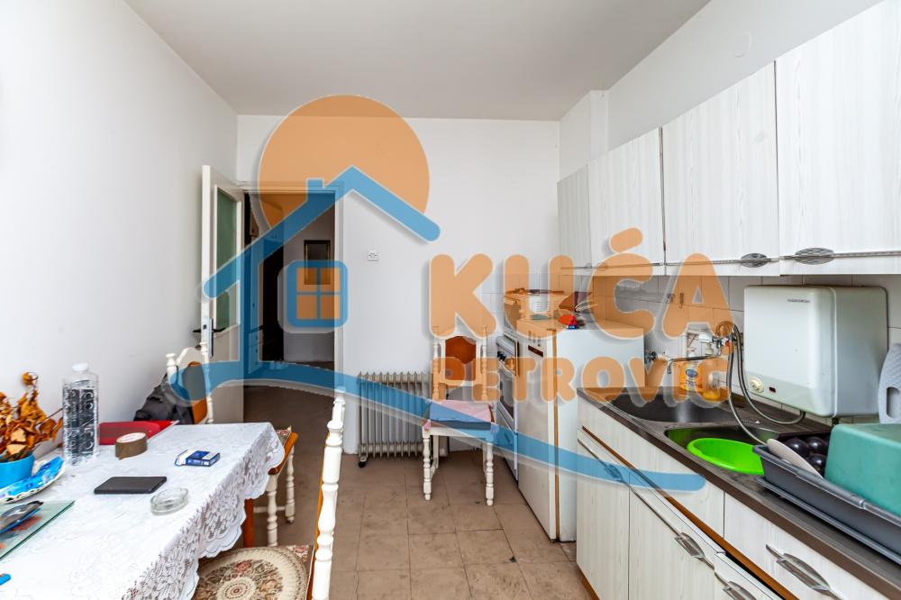 Slika 5 - Stan u zgradi, uknjižen, grejanje na struju, oglas ID p-014759