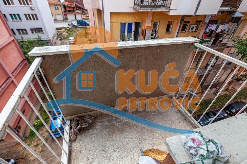 Slika 7 - Stan u zgradi, uknjižen, grejanje na struju, oglas ID p-014759